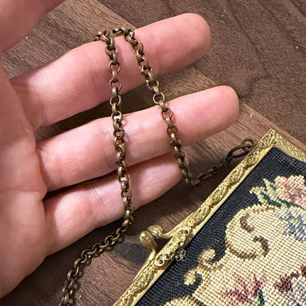 1930’s Antique Floral Embroidered Chain Bag - Picture 4 of 7